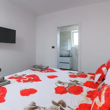 Σπίτι διακοπών Cozy In With Outdoor Swimming Pool *
