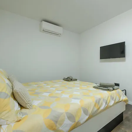 Σπίτι διακοπών Cozy In With Outdoor Swimming Pool Banjole