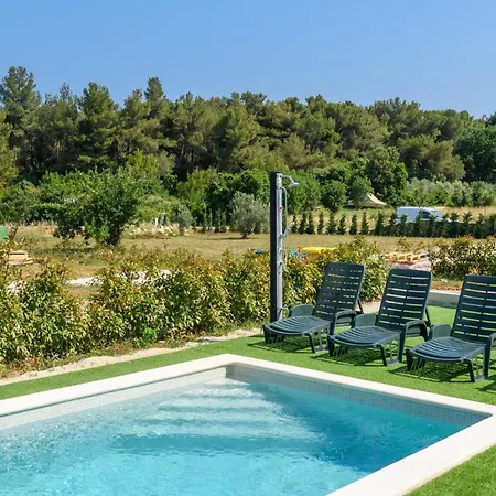 Cozy In With Outdoor Swimming Pool Holiday home