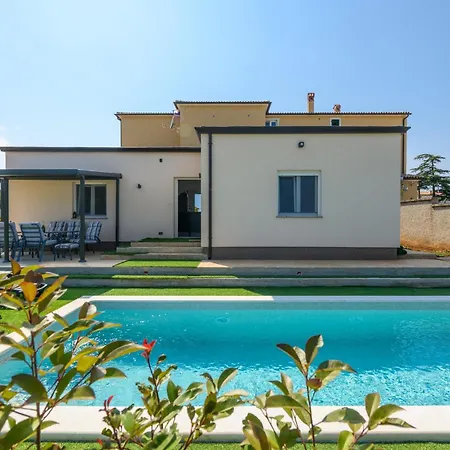 Cozy In With Outdoor Swimming Pool Σπίτι διακοπών Banjole
